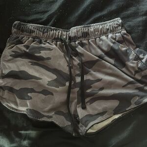 these are camo shorts that have barely been worn. they have a draw string.